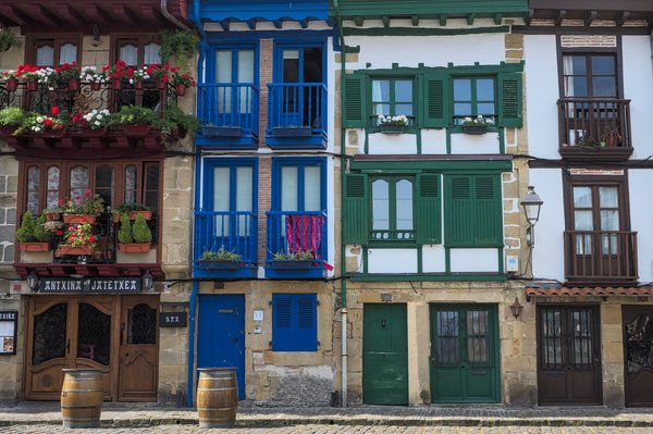 Quels sont les avantages de choisir un camping pour sa location de vacances en France au Pays Basque ?