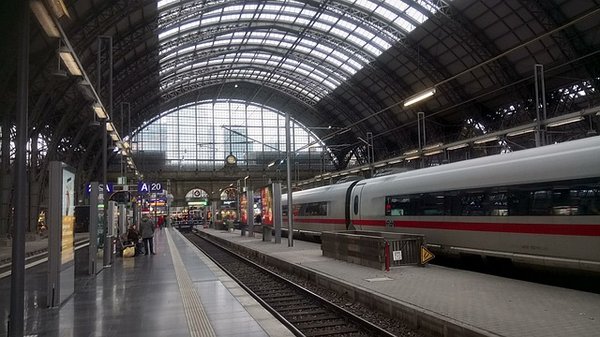 Où trouver une consigne à bagage sécurisée à la gare Saint Lazare ?