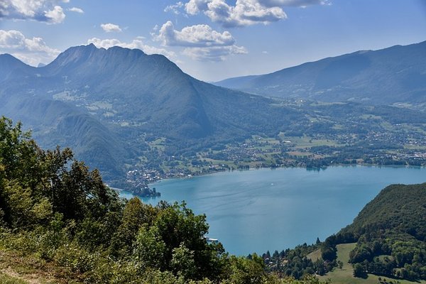 Top 10 des Meilleures Locations de Vacances au Lac d'Annecy pour un Séjour Inoubliable