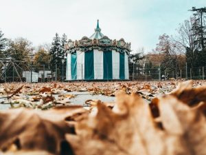 Les hébergements en pleine nature, pour un séjour au plus près de la tranquillité et de la beauté naturelle